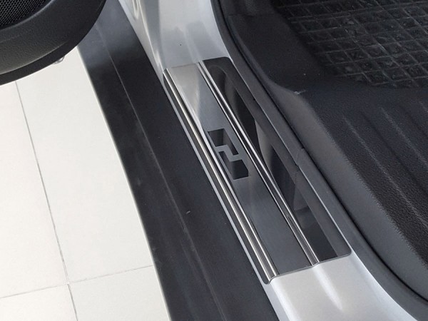 Протектори за прагове за Mitsubishi Pajero Sport II 2008-2015, метални - серия 08 / Alu-Frost