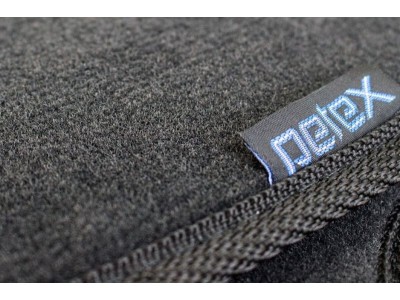 Мокетни стелки за VW Golf 4 1998-2003, Beetle 1998-2011, Bora 1998-2005 с овални отвори - petex style, захват B024