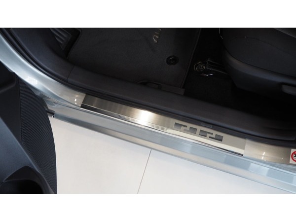 Протектори за прагове за Toyota Auris II 5D 2013-2019, метални - серия 08 / Alu-Frost