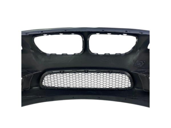 Предна броня за BMW F10 / F11 2010-2014 - M5 дизайн с отвори за парктроник и отвори за халогени