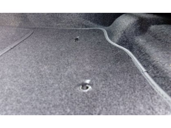 Пластмасова щипка за закрепяне на стелки към пода тип кука - за японски автомобили