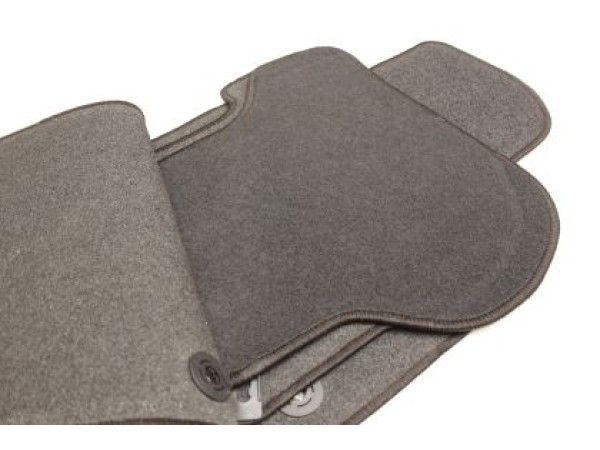 Мокетни стелки за VW Golf 5/ 6 / Jetta 2005-2011 с елипсовидни копчета - Petex Rex