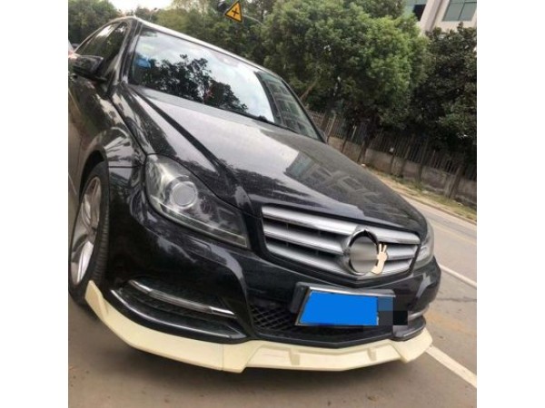 Добавка предна броня за Mercedes W204 C-class 2007-2013 - черен гланц Добавка предна броня за Mercedes W204 C-class 2007-2013 - черен гланц