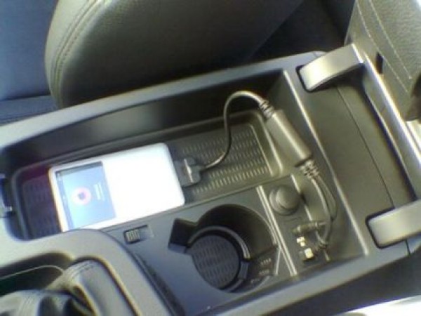 USB интерфейс към iPod/iPhone/iPad за BMW E90, E91, E60, E61, E87, X1, X3, X5, Z4, MINI