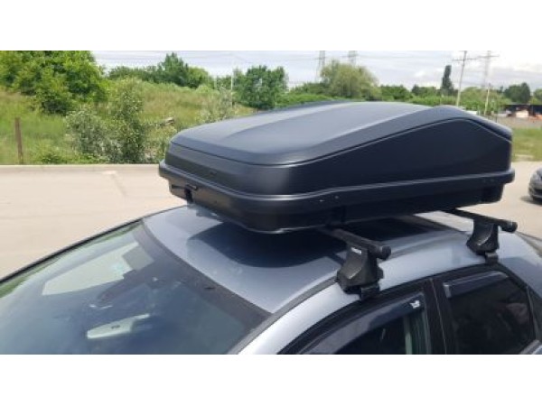 Автобокс 145x94x40cm с 85 mm крепежи, с ключ, 420 литра, черен - Junior Easy Автобокс 145x94x40cm с 85 mm крепежи, с ключ, 420 литра, черен - Junior Easy