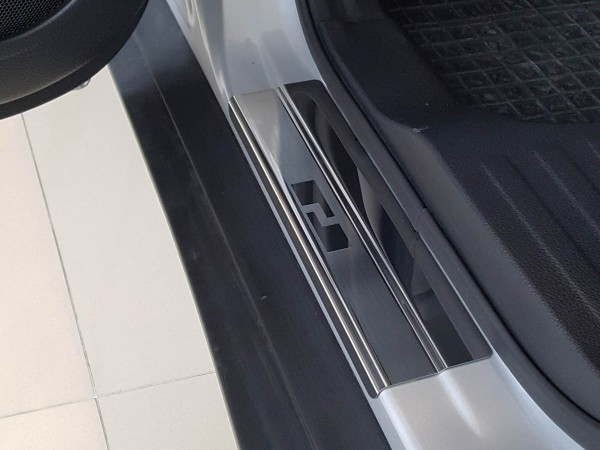 Протектори за прагове за Volkswagen Taigo от 2022г, метални - серия 08 / Alu-Frost
